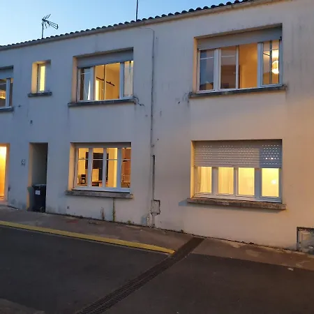 Belle Maison De Ville Renovee Et Confortable Cozes