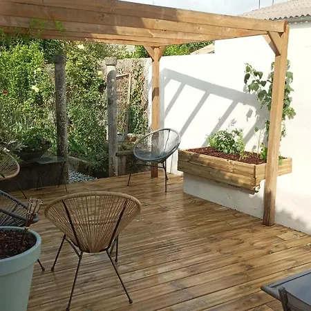 Belle Maison De Ville Renovee Et Confortable Cozes